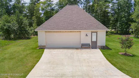 Exterior - 170 Fallen Oak Dr, Brandon, MS 39047 photo 16 of 19
