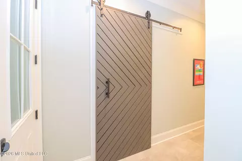 Entry Way - 170 Fallen Oak Dr, Brandon, MS 39047 photo 8 of 8