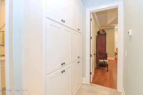 Entry Way - 170 Fallen Oak Dr, Brandon, MS 39047 photo 3 of 8