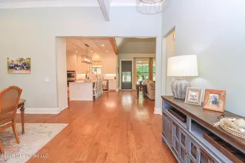 Entry Way - 170 Fallen Oak Dr, Brandon, MS 39047 photo 2 of 8