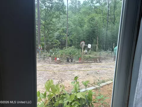 Exterior - 211 Clark Cemetery Rd, Laurel, MS 39443 photo 2 of 3