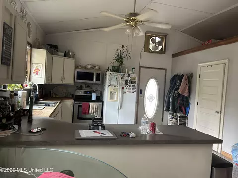 Kitchen - 211 Clark Cemetery Rd, Laurel, MS 39443 photo 3 of 3