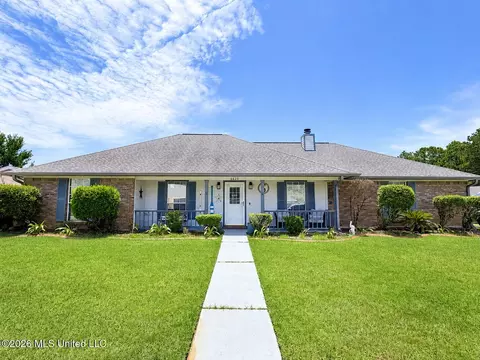 6625 Oakbrook Dr, Ocean Springs, MS 39564