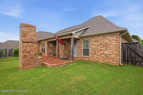 Exterior - 221 Hidden Hills Pkwy, Brandon, MS 39047 photo 8 of 15