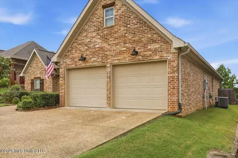 Exterior - 221 Hidden Hills Pkwy, Brandon, MS 39047 photo 4 of 15