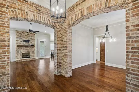 Entry Way - 221 Hidden Hills Pkwy, Brandon, MS 39047 photo 2 of 8