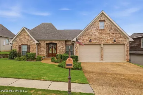 Exterior - 221 Hidden Hills Pkwy, Brandon, MS 39047 photo 2 of 15