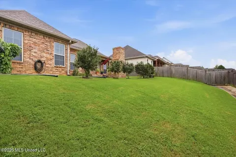 Exterior - 221 Hidden Hills Pkwy, Brandon, MS 39047 photo 12 of 15