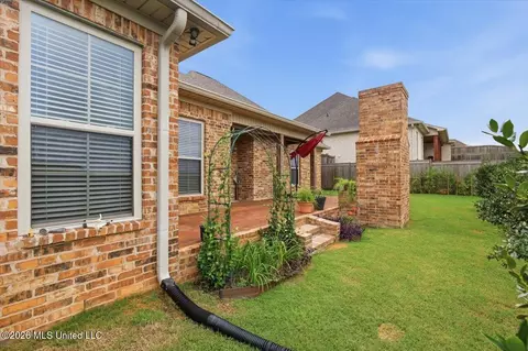 Exterior - 221 Hidden Hills Pkwy, Brandon, MS 39047 photo 13 of 15