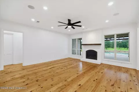 Living - 116 Sky Meadow Rd, Flora, MS 39071 photo 1 of 2