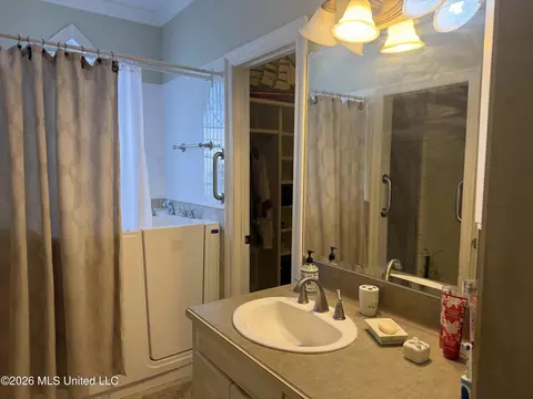 Bath - 2104 Cheyenne Dr, Mccomb, MS 39648 photo 1 of 1