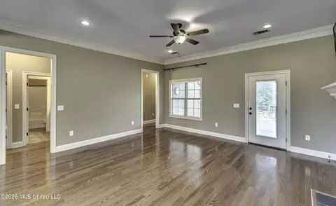 Living - 116 Buckeye Dr, Madison, MS 39110 photo 2 of 7