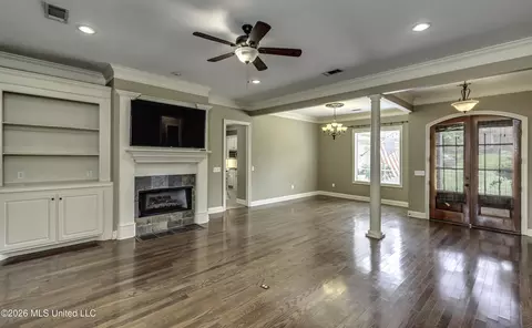 Living - 116 Buckeye Dr, Madison, MS 39110 photo 4 of 7