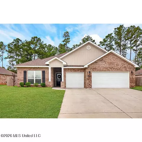 6001 Penni Ln, Ocean Springs, MS 39564