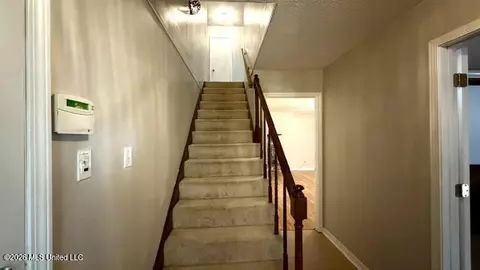Entry Way - 3924 Riverpine Dr, Moss Point, MS 39563 photo 5 of 9