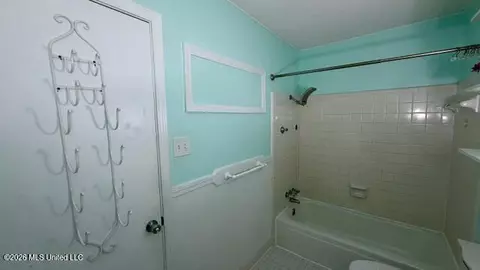 Bath - 3924 Riverpine Dr, Moss Point, MS 39563 photo 6 of 8