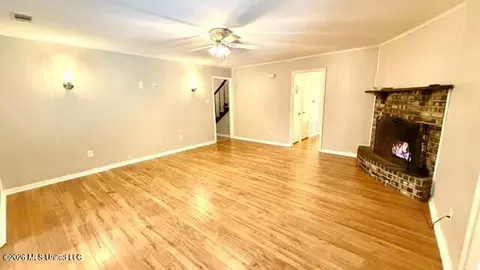 Living - 3924 Riverpine Dr, Moss Point, MS 39563 photo 4 of 8