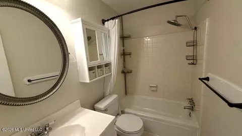Bath - 3924 Riverpine Dr, Moss Point, MS 39563 photo 2 of 8