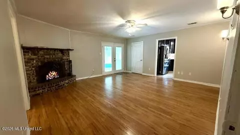 Living - 3924 Riverpine Dr, Moss Point, MS 39563 photo 8 of 8