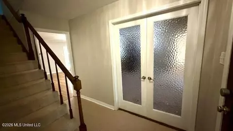 Entry Way - 3924 Riverpine Dr, Moss Point, MS 39563 photo 3 of 9