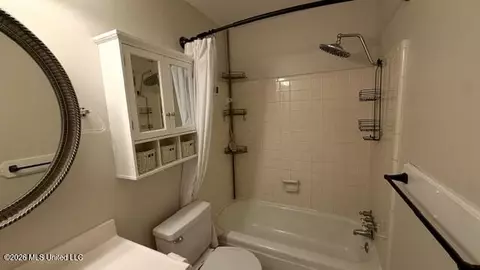 Bath - 3924 Riverpine Dr, Moss Point, MS 39563 photo 3 of 8
