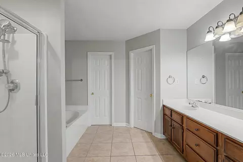 Bath - 1337 Holly Springs Rd, Hernando, MS 38632 photo 1 of 2