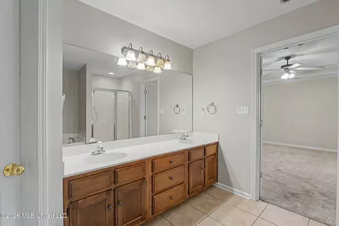 Bath - 1337 Holly Springs Rd, Hernando, MS 38632 photo 2 of 2