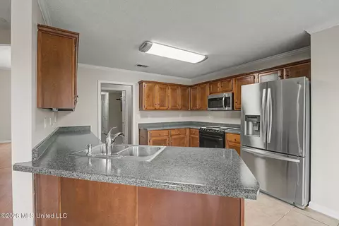 Kitchen - 1337 Holly Springs Rd, Hernando, MS 38632 photo 1 of 3
