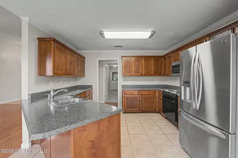 Kitchen - 1337 Holly Springs Rd, Hernando, MS 38632 photo 2 of 3