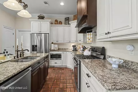 930 Caroline Dr, Biloxi, MS 39532 photo 11