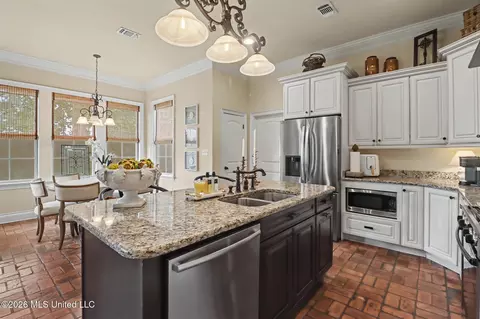 930 Caroline Dr, Biloxi, MS 39532 photo 12