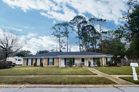 1400 Sussex Dr, Ocean Springs, MS 39564