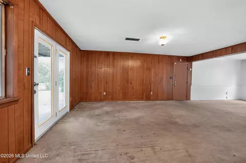 Living - 5312 Cedar Park Dr, Jackson, MS 39206 photo 4 of 5