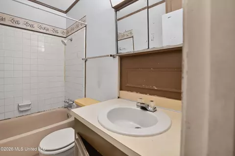 Bath - 5312 Cedar Park Dr, Jackson, MS 39206 photo 2 of 2