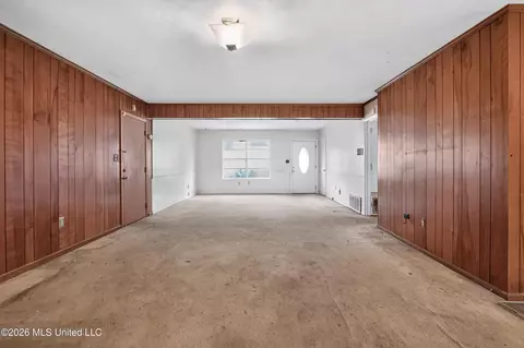 Living - 5312 Cedar Park Dr, Jackson, MS 39206 photo 5 of 5
