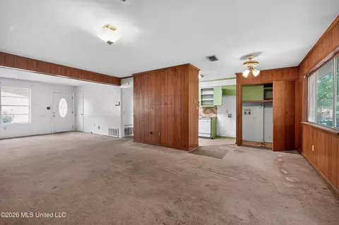 Living - 5312 Cedar Park Dr, Jackson, MS 39206 photo 1 of 5