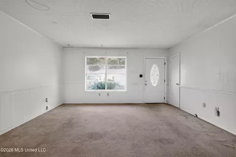 Living - 5312 Cedar Park Dr, Jackson, MS 39206 photo 3 of 5