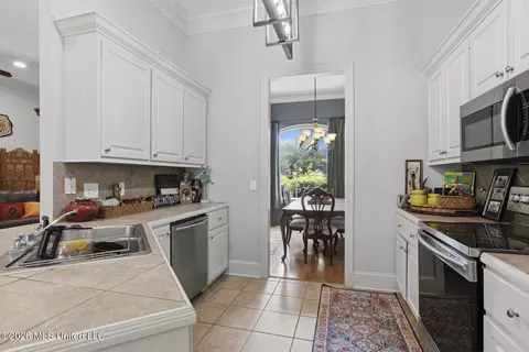 Kitchen - 136 Prescott Rdg, Madison, MS 39110 photo 3 of 4