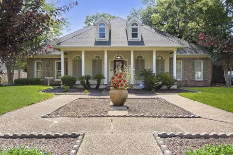 1 High Pointe Dr, Gulfport, MS 39507