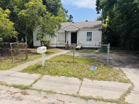 1681 Vine St, Biloxi, MS 39531