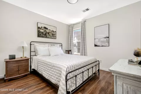 Bedroom - 823 W Fairway Pointe Cv, Hernando, MS 38632 photo 6 of 7
