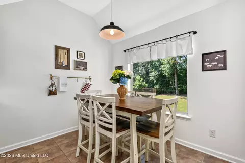 Dining - 823 W Fairway Pointe Cv, Hernando, MS 38632 photo 1 of 2