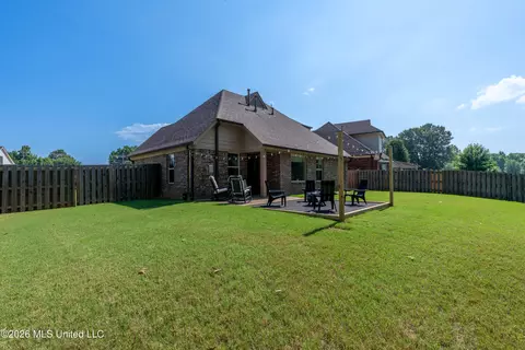 Exterior - 823 W Fairway Pointe Cv, Hernando, MS 38632 photo 5 of 7