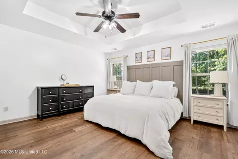 Bedroom - 823 W Fairway Pointe Cv, Hernando, MS 38632 photo 2 of 7