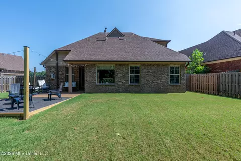 Exterior - 823 W Fairway Pointe Cv, Hernando, MS 38632 photo 6 of 7