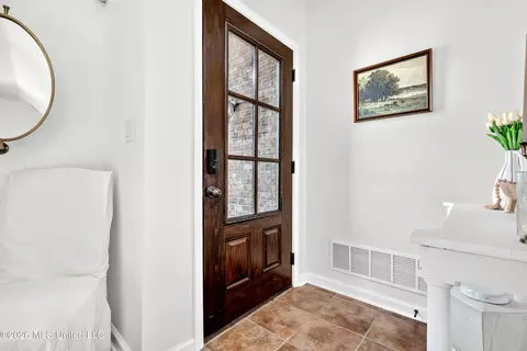 Entry Way - 823 W Fairway Pointe Cv, Hernando, MS 38632 photo 1 of 2