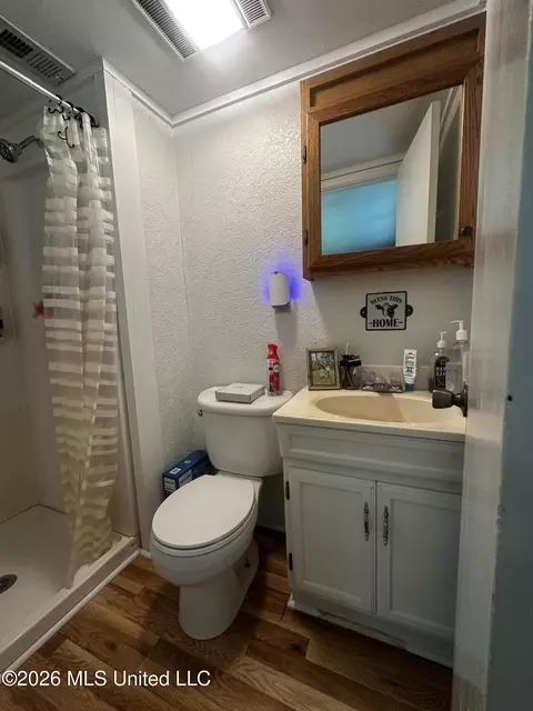 Bath - 1387 E 1st St, Forest, MS 39074 photo 1 of 3