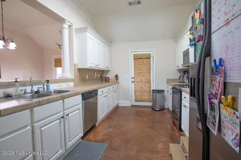 Entry Way - 106 Avery Ct, Madison, MS 39110 photo 2 of 2