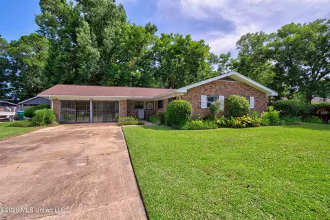 3202 Nottingham Rd, Ocean Springs, MS 39564