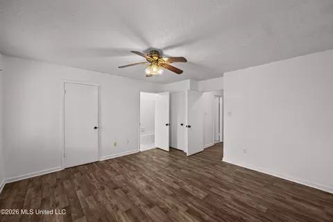 Bedroom - 1255 E County Line Rd #L-6, Jackson, MS 39211 photo 2 of 5